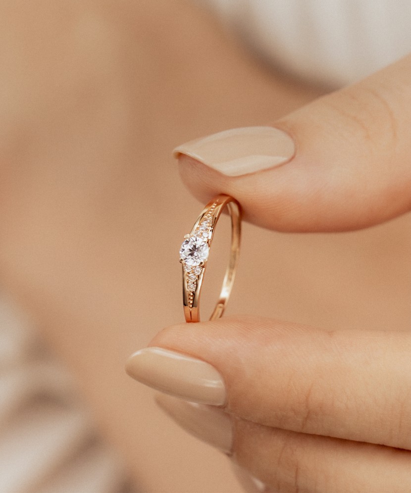 Gold ring with zircons