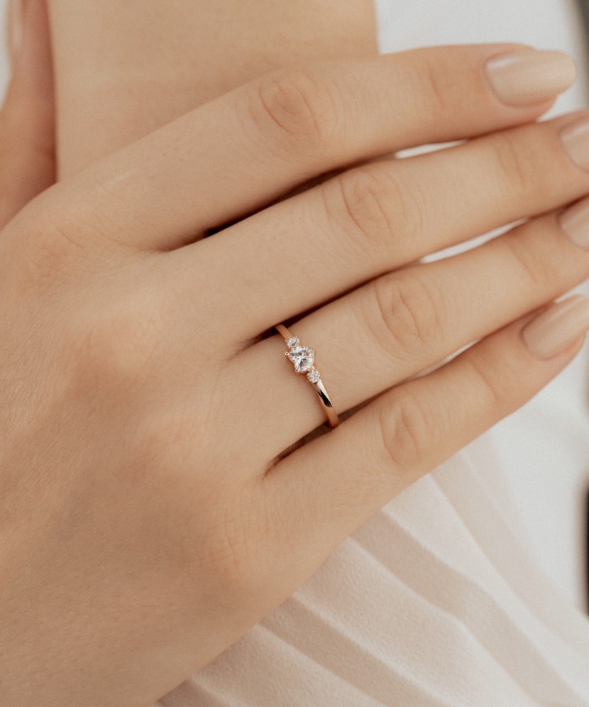 Gold ring with zircons