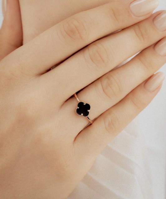 Gold ring with onyx