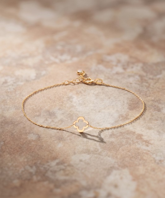 Gold bracelet with zirconia clasp