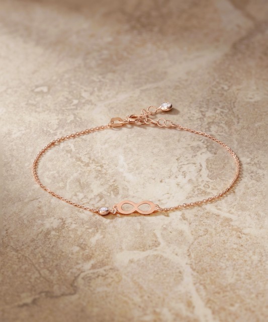 Gold bracelet with zircons
