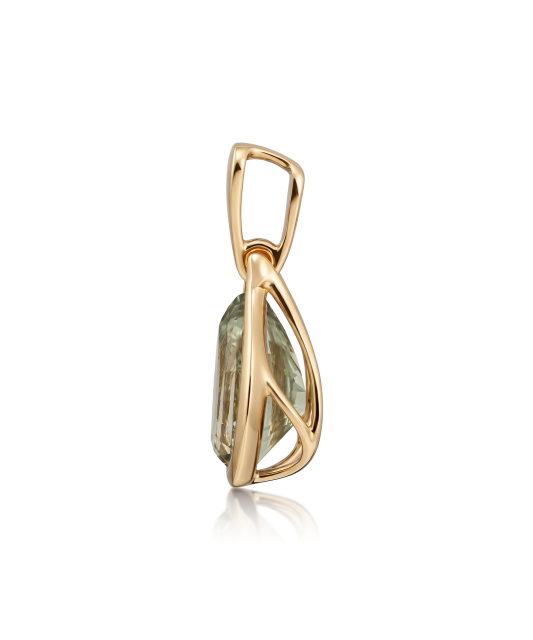 Gold pendant with green amethyst