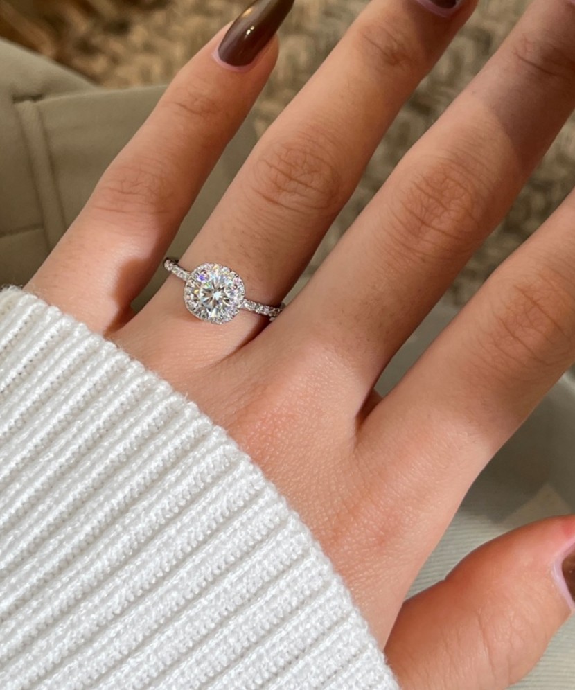 Silver ring with moissanites 1CT