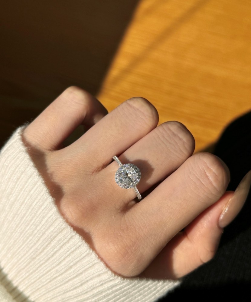 Hopeinen sormus moissaniiteilla 1,5CT