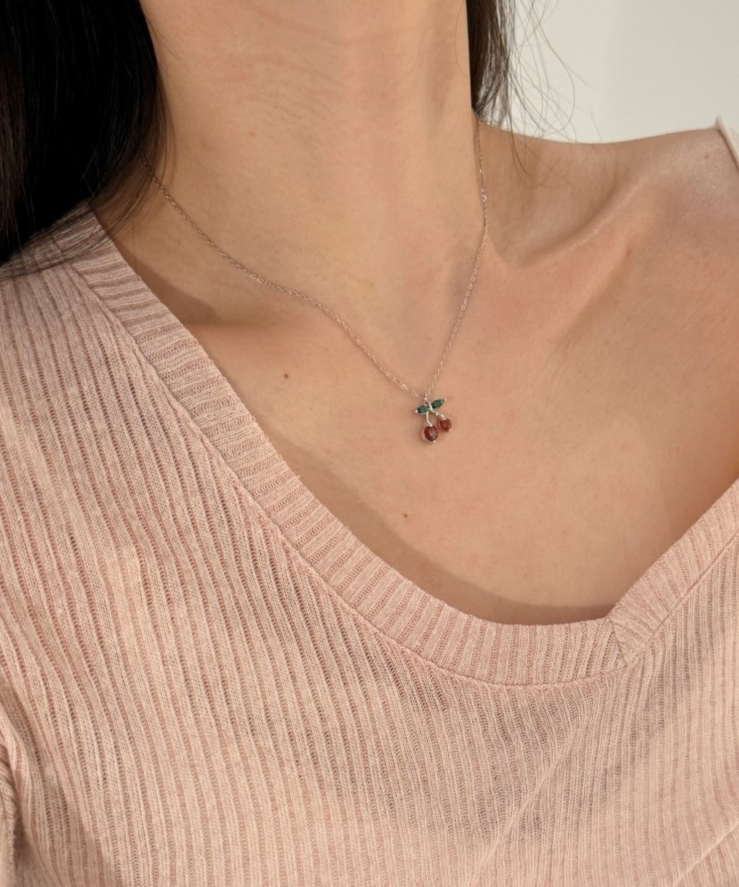 Silver chain with zircon pendant