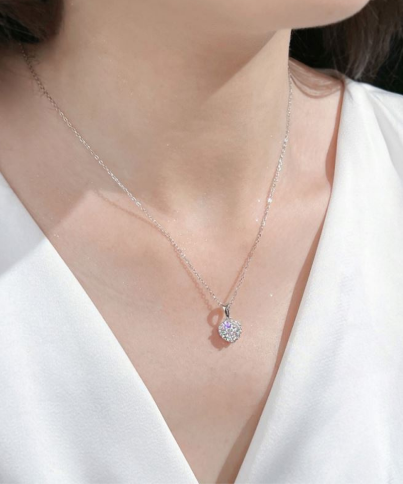 Silver chain with zircon pendant