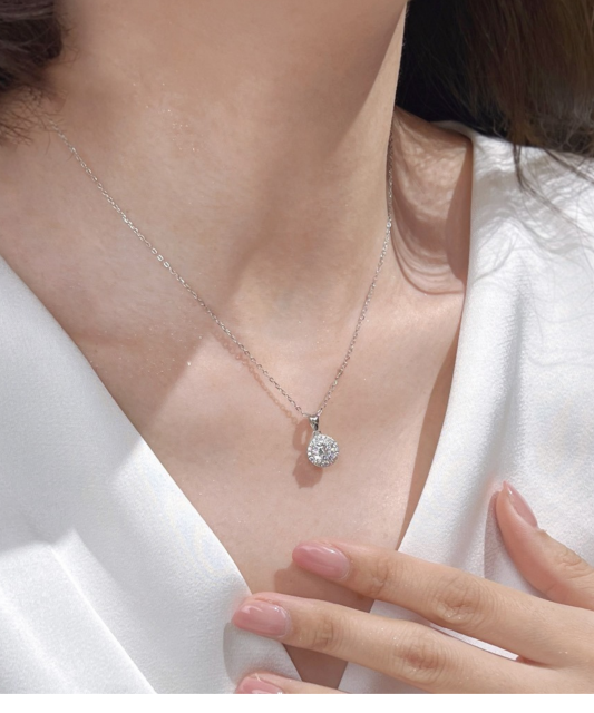 Silver chain with zircon pendant