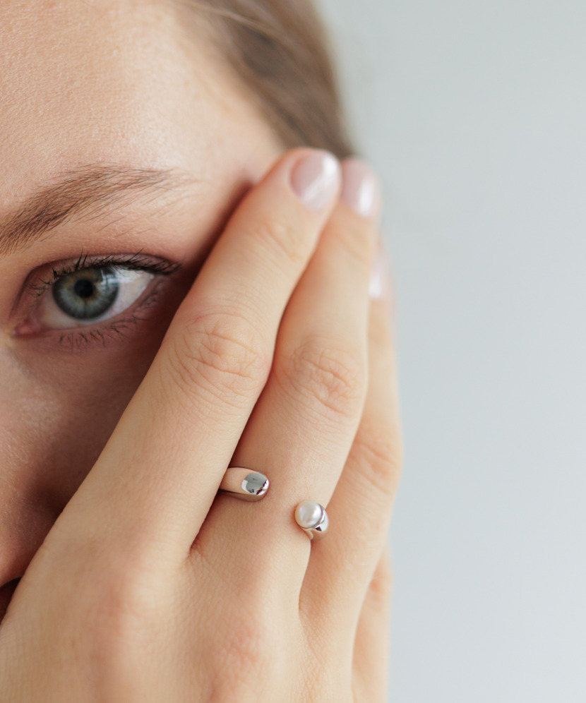 Sterling silver ring with pearl