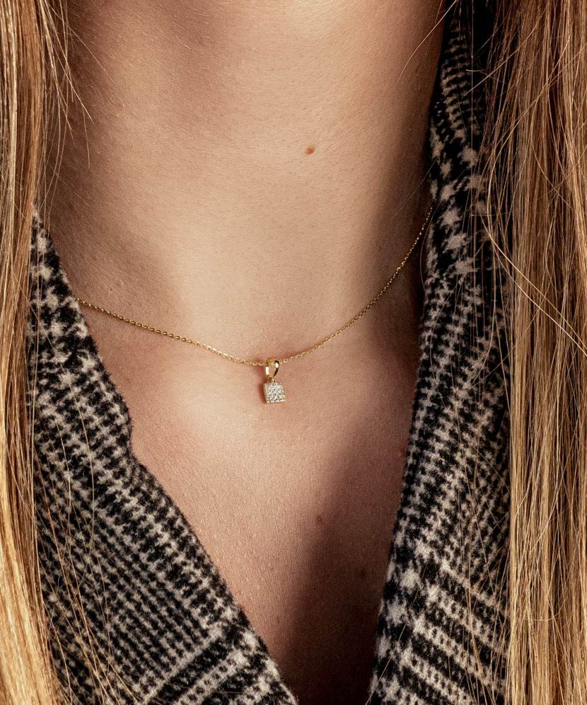 Yellow Gold pendant with diamonds