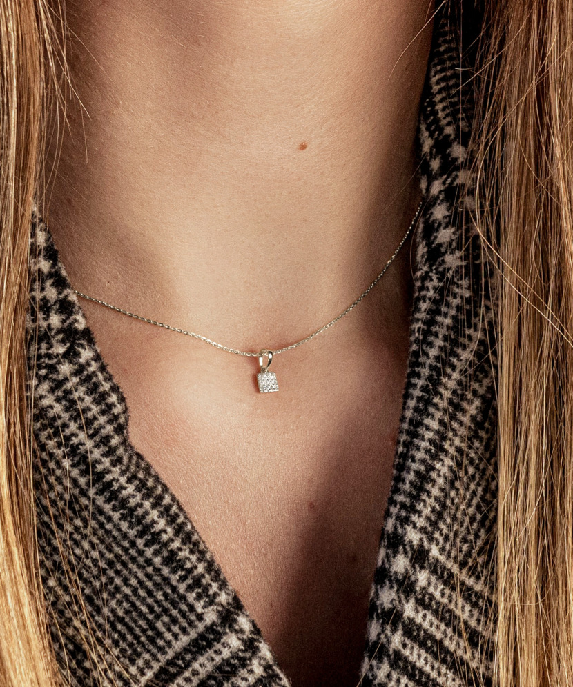 White gold pendant with diamonds