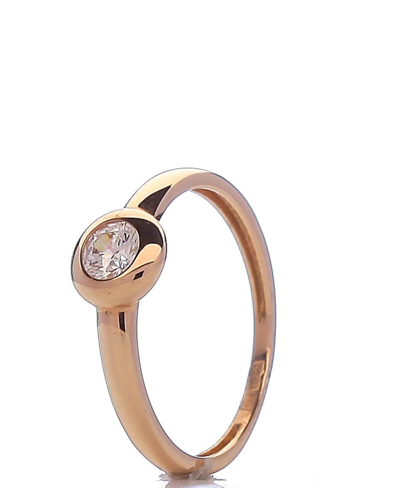 Gold ring with zirconium