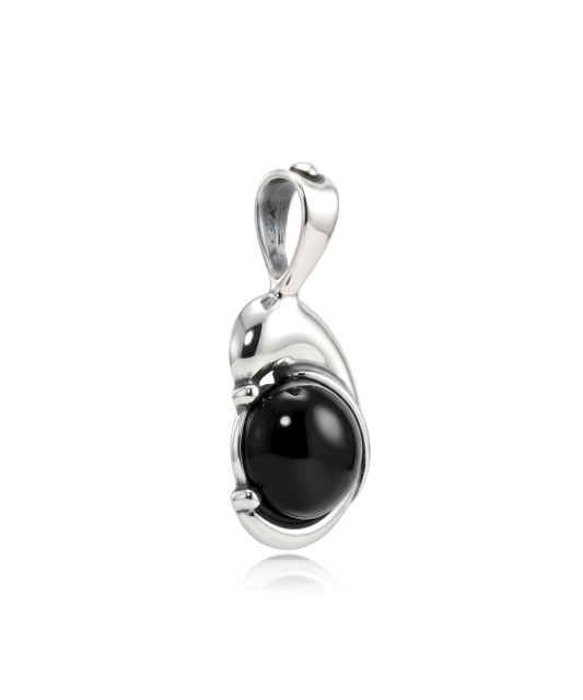 Sterling silver pendant with onyx