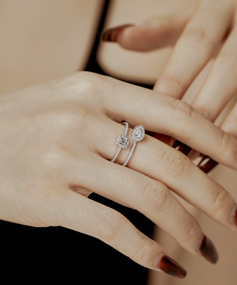 Sterling silver ring with zirconium