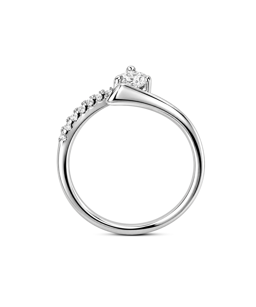Sterling silver ring with zirconium