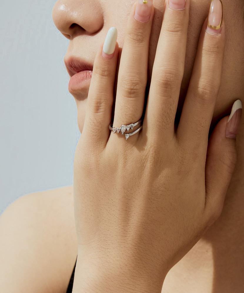 Sterling silver ring with zirconium