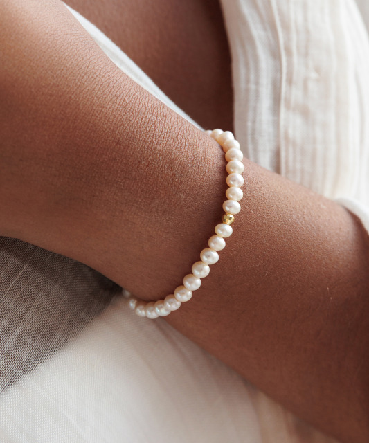 Pearl bracelet with gold