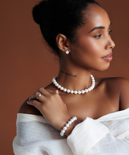 Pearl bracelet with silver