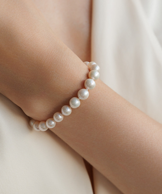 Bracelet with pearls and silver