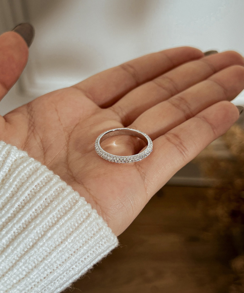 Hopeinen sormus moissaniiteilla 0.8ct