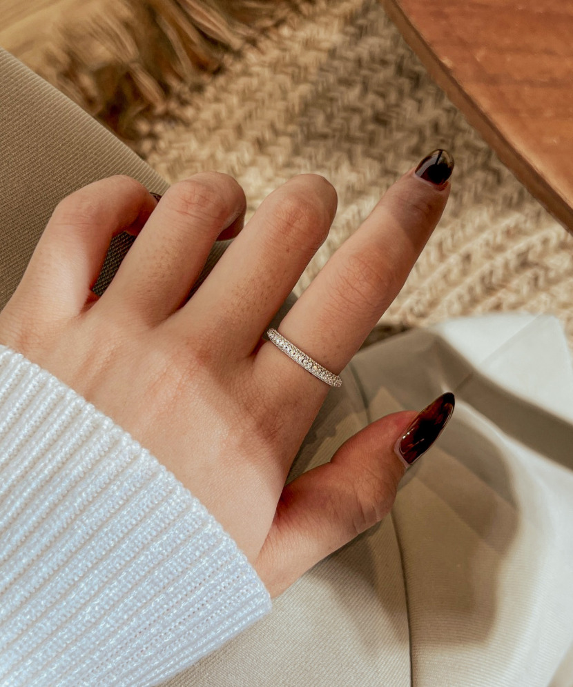 Hopeinen sormus moissaniiteilla 0.8ct
