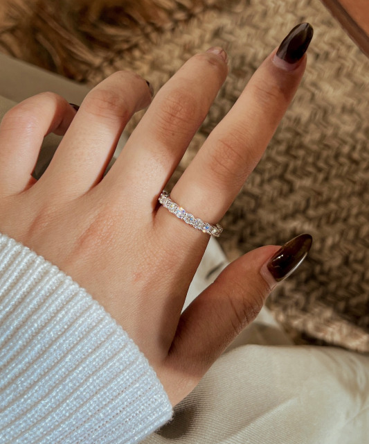 Silver ring with moissanites 2ct