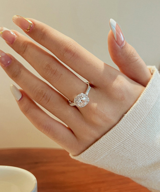 Silver ring with moissanites 1.2ct