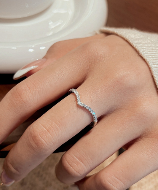 Hopeinen sormus moissaniiteilla 0.19ct