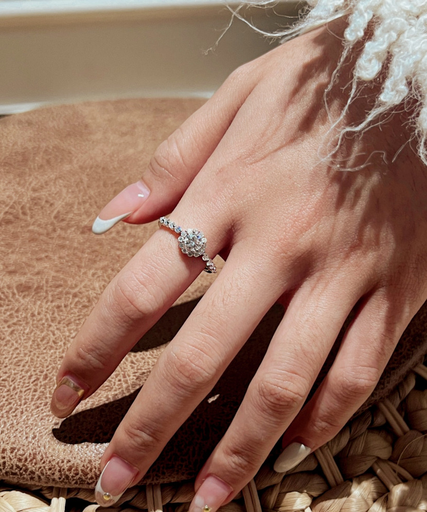 Silver ring with moissanites 0.86ct
