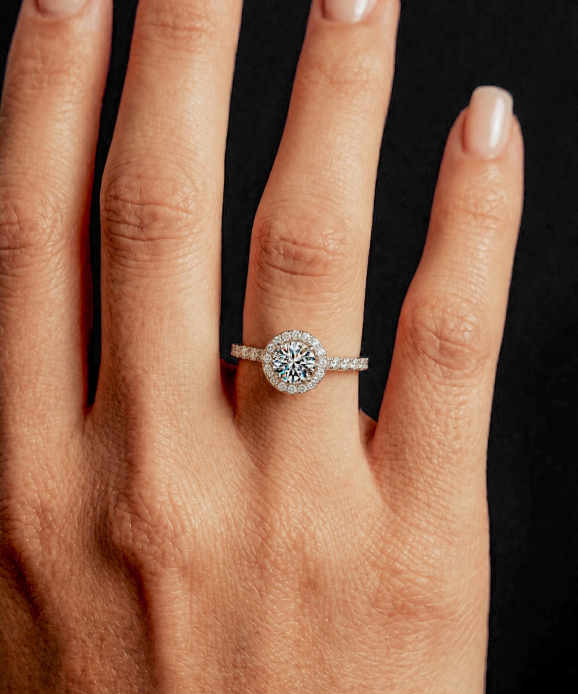 Hopeinen sormus moissaniiteilla 1.2ct