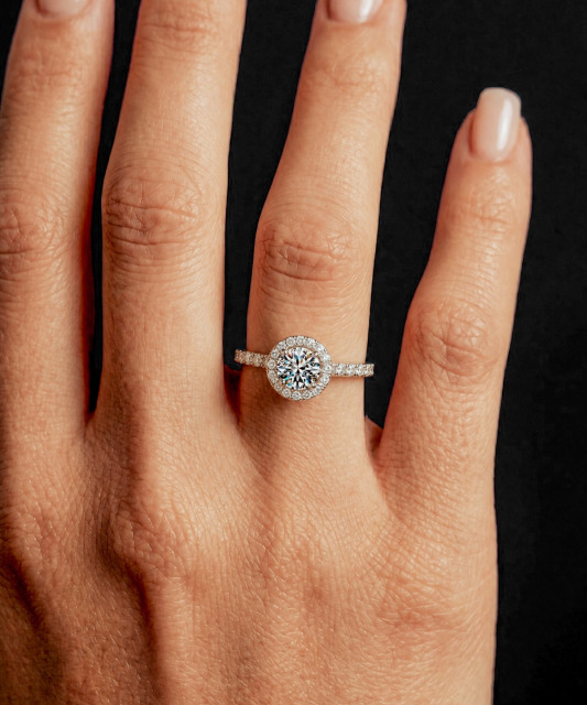 Silver ring with moissanites 1.2ct