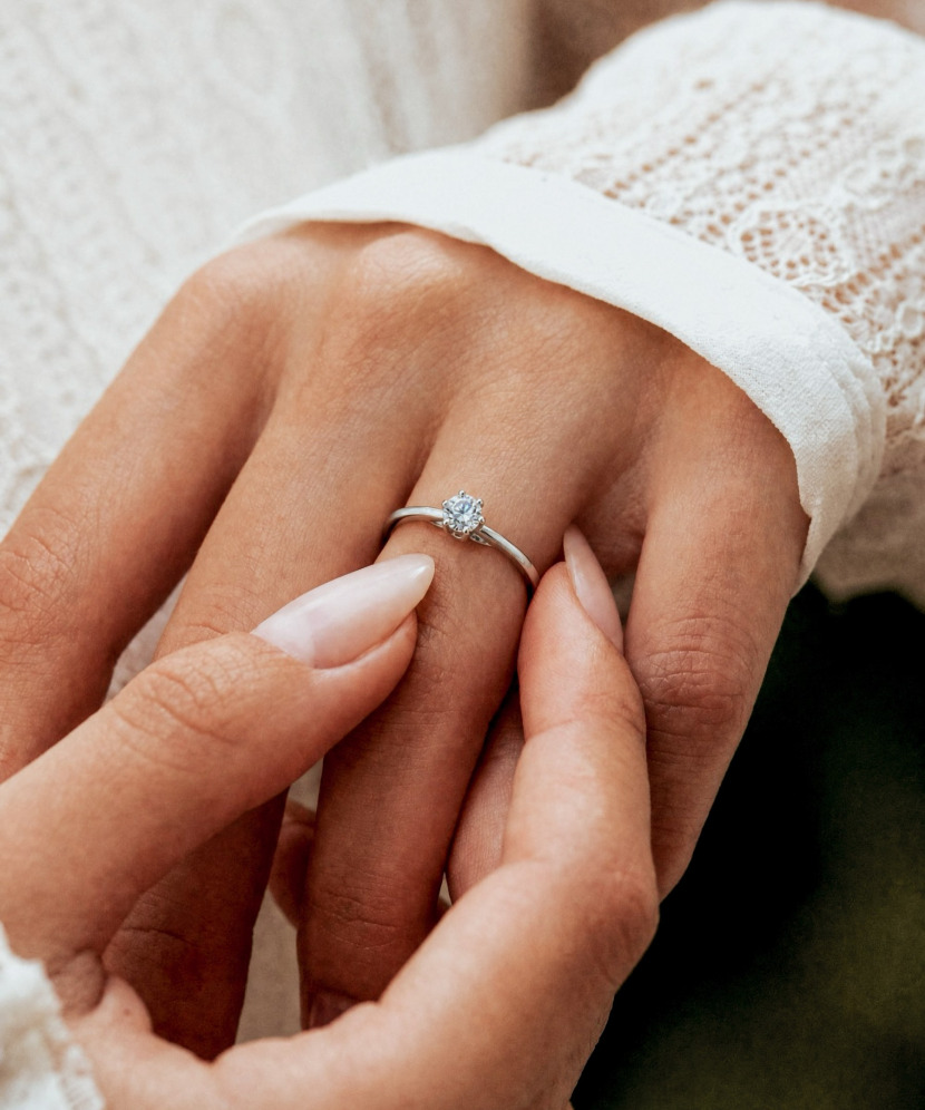 Hopeinen sormus moissaniitilla 0.5ct