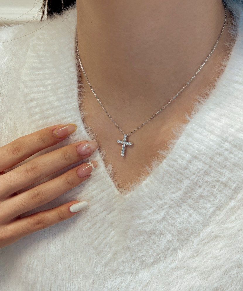 Hopeinen ketju moissaniittiriipuksella 0.44ct