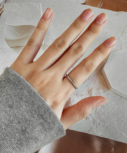 Hopeinen sormus moissaniiteilla 0.9ct