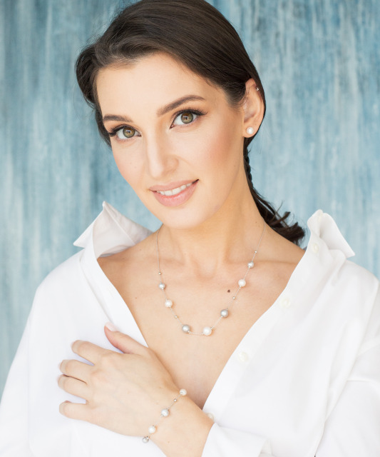 Sterling silver chain with pearls