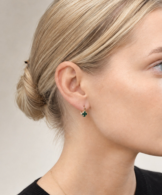 Gold earrings with malachite