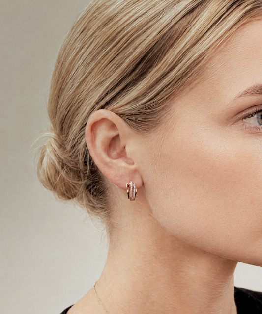 Gold earrings with zircons