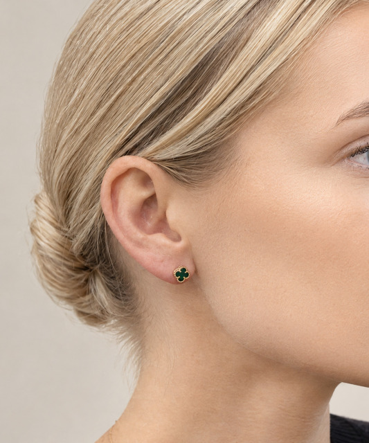 Gold earrings with malachite