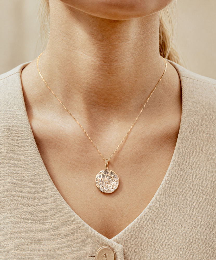 Gold pendant
