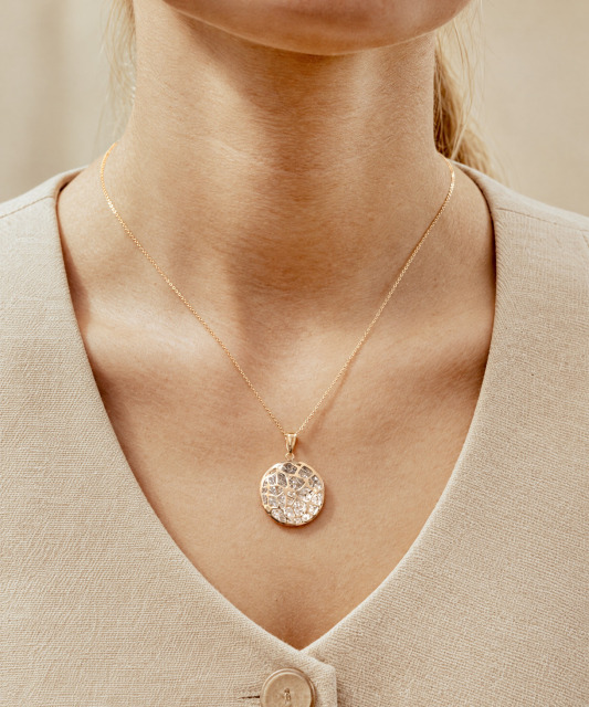 Gold pendant