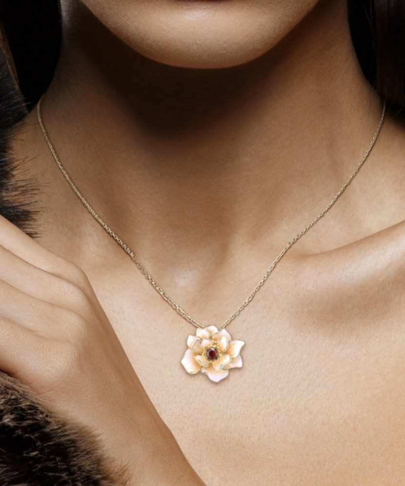 Gold-plated silver pendant with garnet
