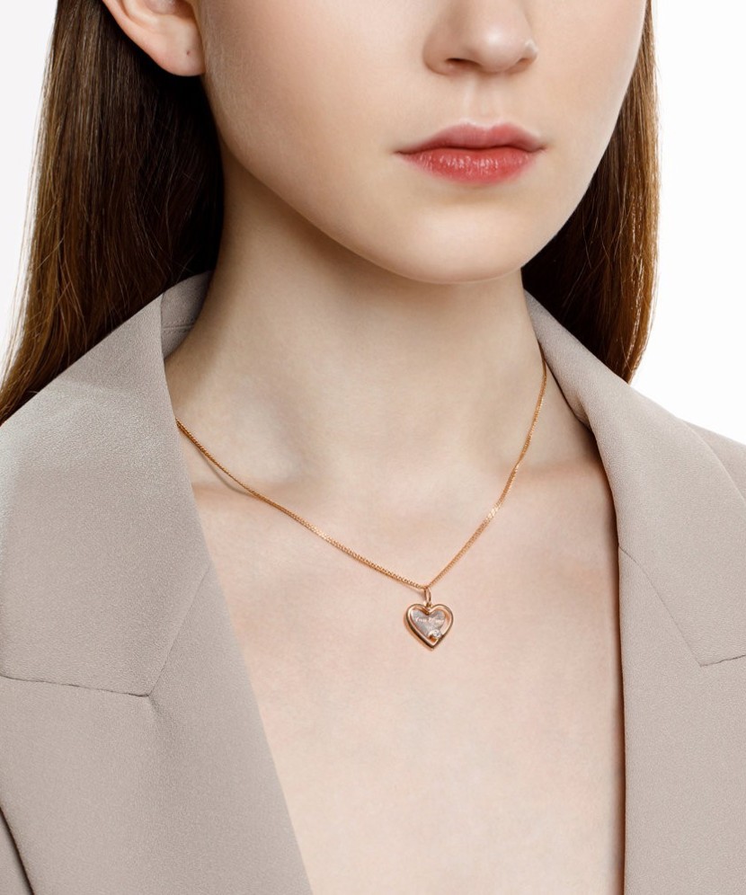 Gold pendant with zirconium heart