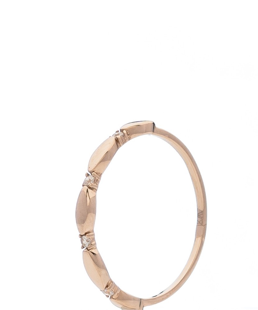Gold ring with zircons