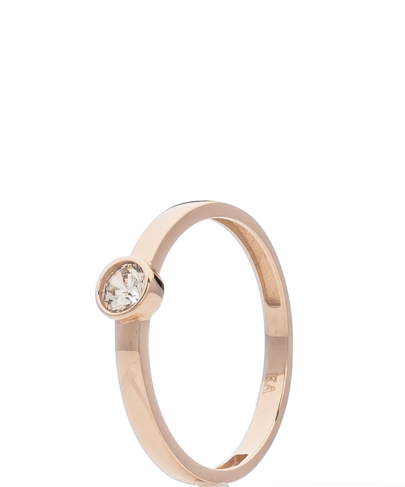 Gold ring with zirconium