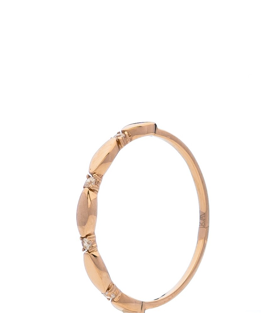 Gold ring with zircons
