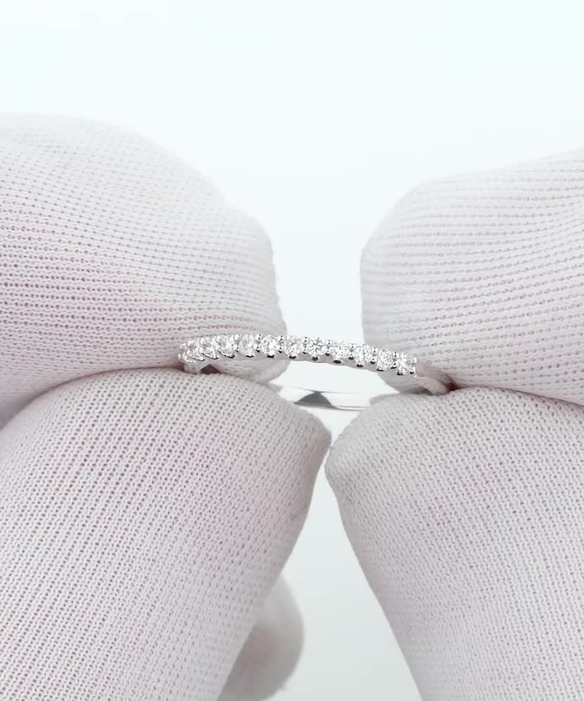 Valkokultasormus timantilla