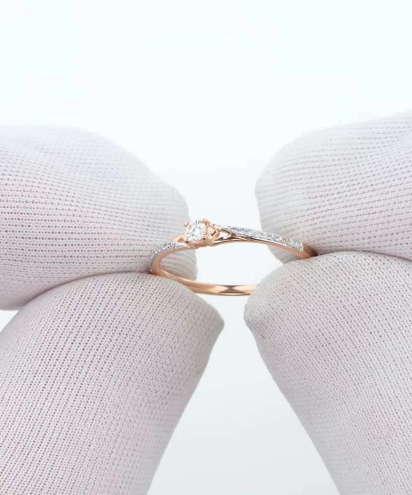 Gold ring with diamonds