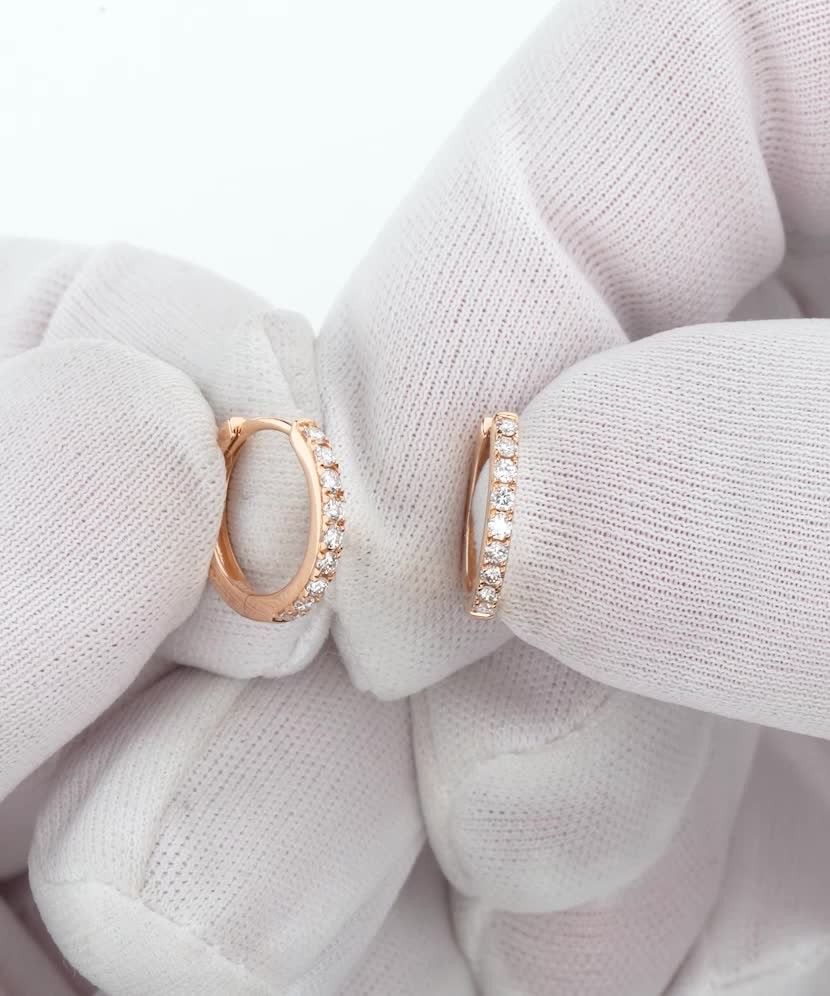 Gold earrings with diamonds