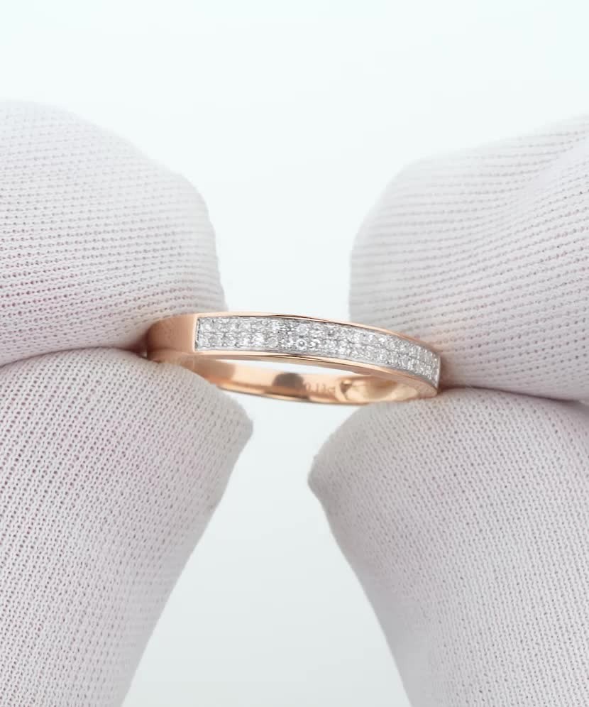 Gold ring with diamonds