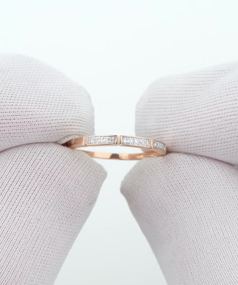 Kultasormus timanteilla