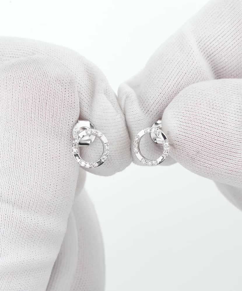 Valkokultaiset korvakorut timanteilla